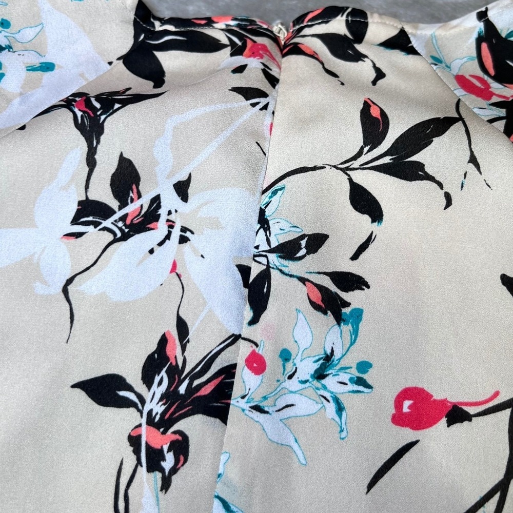 Liz Claiborne  Womens Size Large Floral Pleated Blouse Beige Short Sleeve Work - Picture 7 of 12
